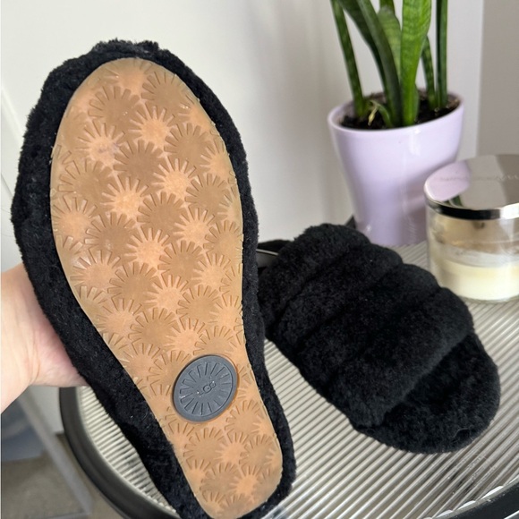 UGG slippers - Picture 3 of 4